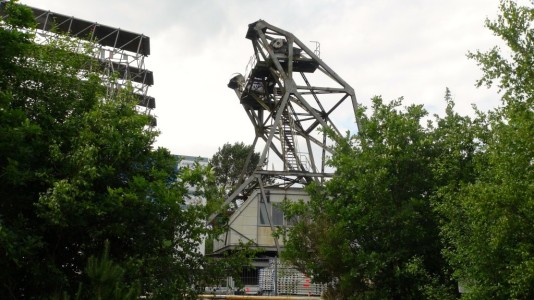 Renovatie radio sterrenwacht Dwingeloo in 2012, de schotel is er af afgetild.