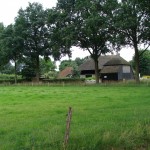 Achterzijde van een Saksische boerderij in Lhee.